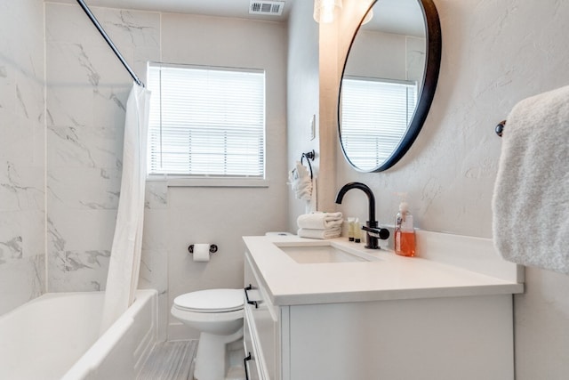 full bathroom featuring shower / tub combo with curtain, vanity, and toilet