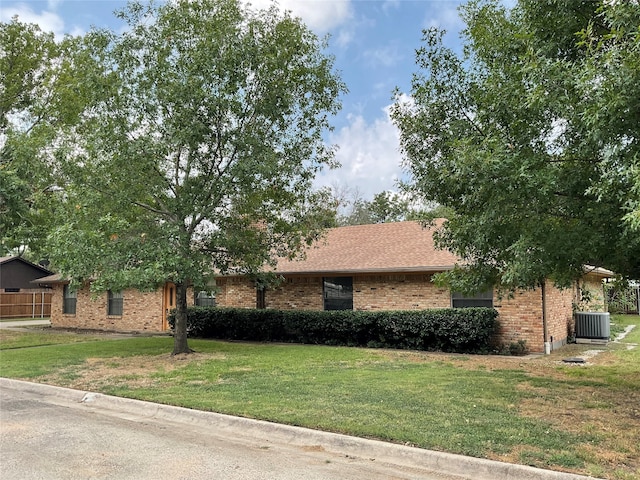 view of front of home with a front yard