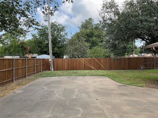 view of yard featuring a patio