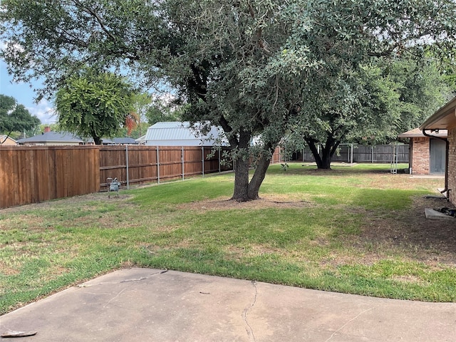 view of yard with a patio