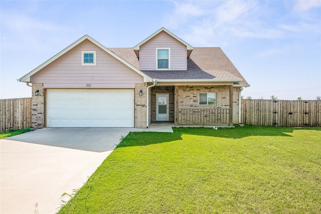 view of front of property featuring a front yard