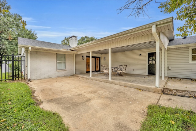 view of front of property featuring a patio area