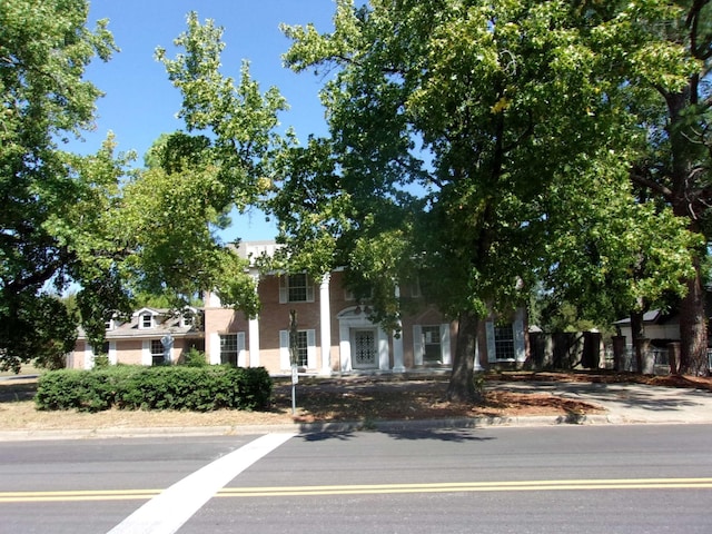 view of front facade