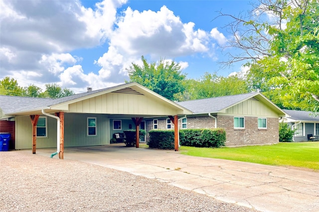 ranch-style home featuring a carport and a front lawn