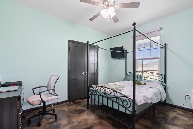 bedroom featuring ceiling fan