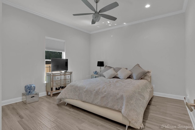 bedroom featuring ceiling fan, crown molding, and light hardwood / wood-style floors