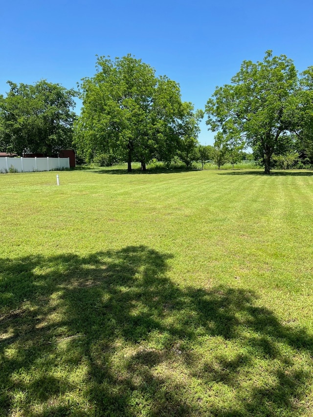 Listing photo 3 for 604 E Saunders St, Trenton TX 75490