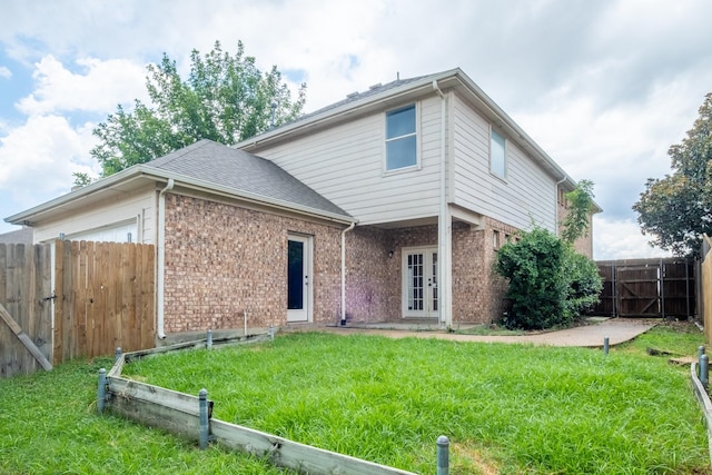 view of front of property with brick siding, fence, and a front lawn