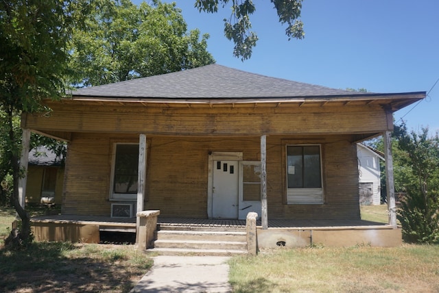 view of front facade with covered porch