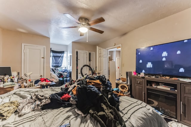 bedroom featuring a textured ceiling and ceiling fan