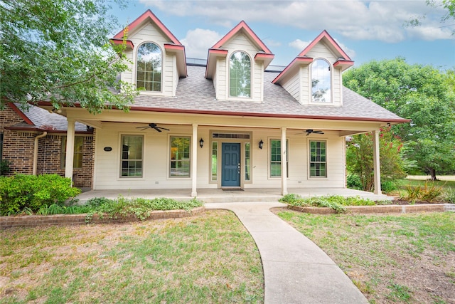 view of front of property featuring ceiling fan, a porch, and a front lawn