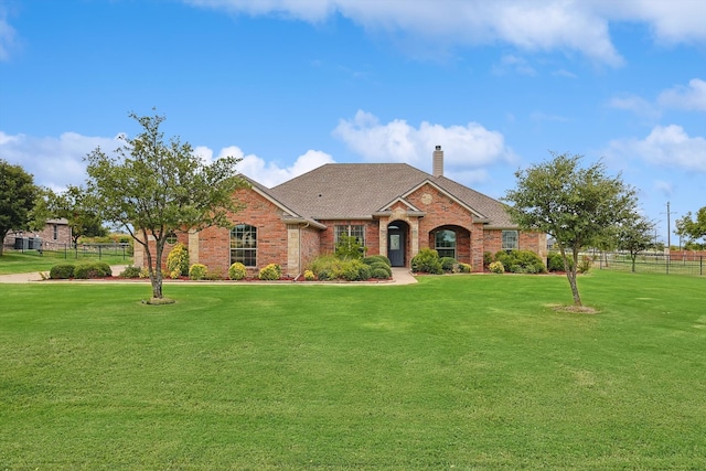 single story home featuring a front lawn