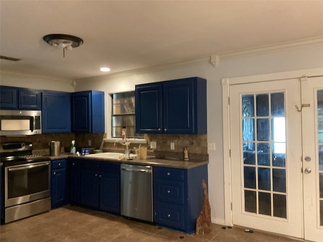 kitchen featuring stainless steel appliances, sink, blue cabinetry, tile patterned flooring, and backsplash