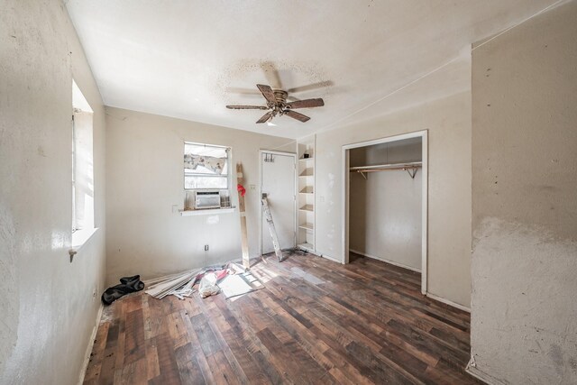 unfurnished bedroom with dark hardwood / wood-style flooring, cooling unit, ceiling fan, and a closet