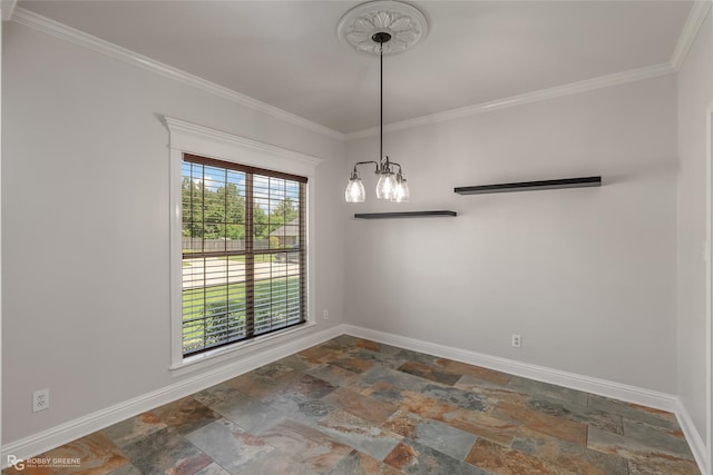 empty room featuring crown molding and a notable chandelier