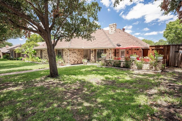 ranch-style home with a front yard