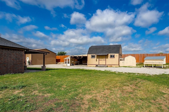 view of yard with a storage shed