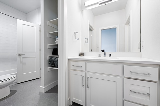 full bathroom featuring tiled shower / bath, toilet, and vanity