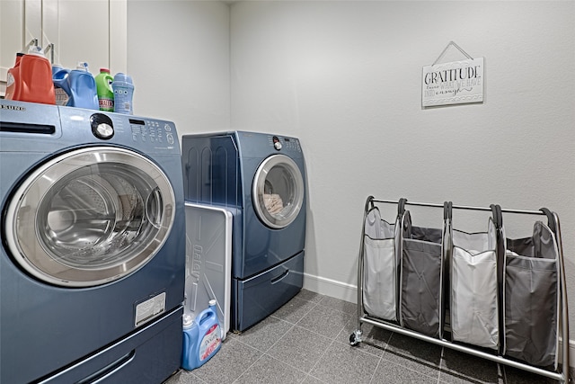 laundry area with washer and clothes dryer