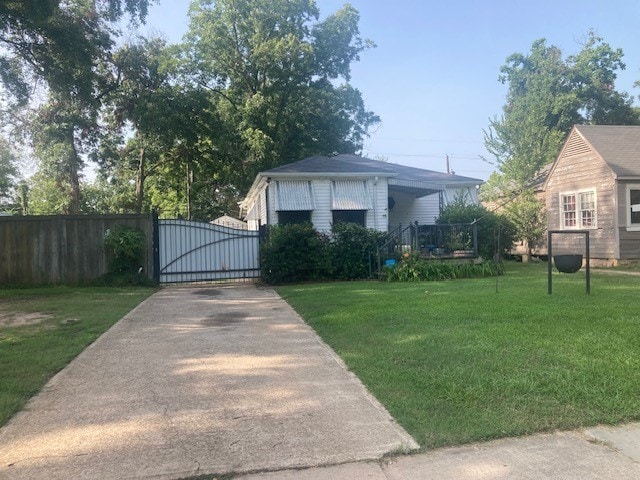 view of front of property with a front lawn