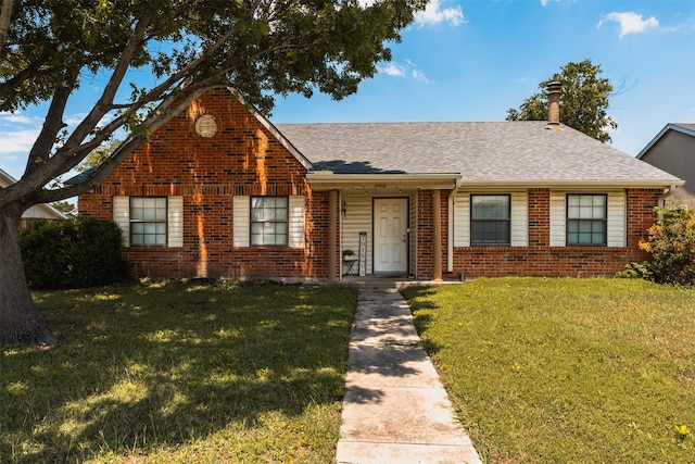 view of front of property with a front yard