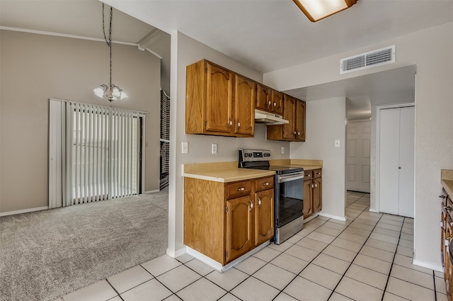 kitchen with light carpet, pendant lighting, stainless steel electric stove, an inviting chandelier, and vaulted ceiling