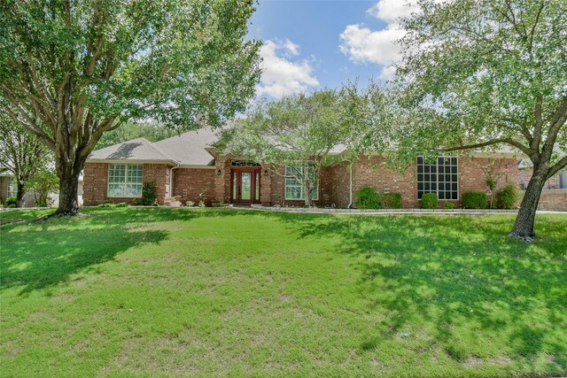 single story home featuring a front lawn