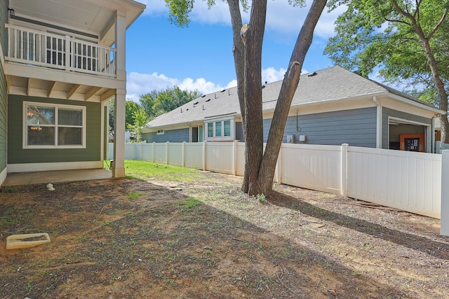 view of yard with a balcony