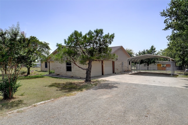 view of front of home featuring a garage, a carport, and a front yard