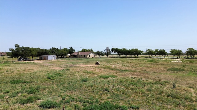 view of yard featuring a shed and a rural view