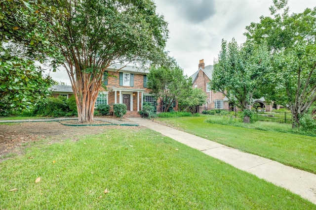 view of front of house featuring a front lawn