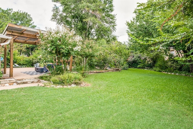 view of yard with a patio area