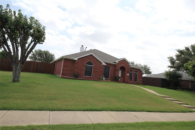 single story home featuring a front lawn