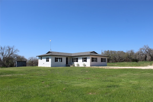 view of front of house featuring a front yard