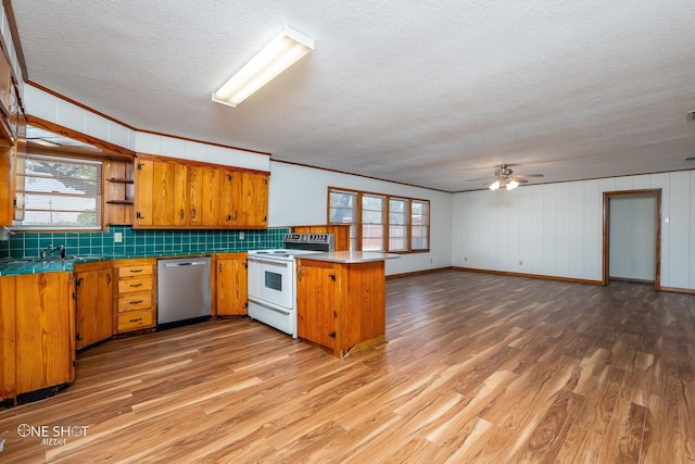 kitchen with white electric range, tasteful backsplash, light hardwood / wood-style flooring, kitchen peninsula, and dishwasher