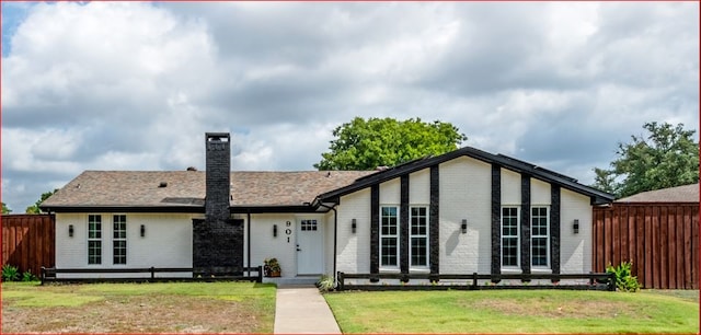 view of front of house with a front lawn