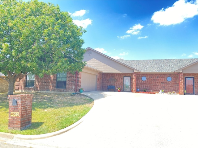 view of front facade featuring a garage and a front lawn