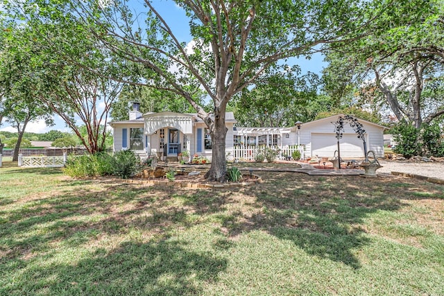 ranch-style home with a front yard