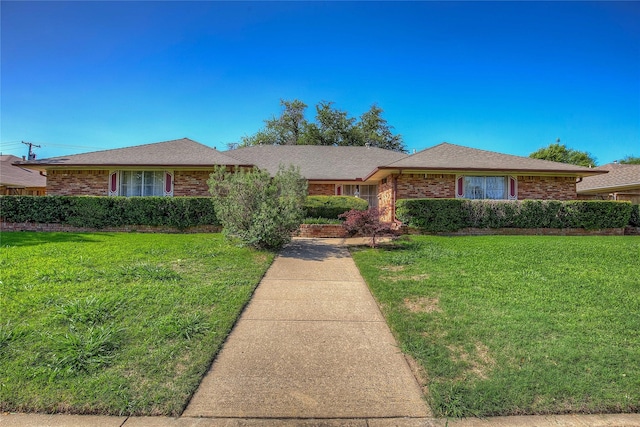 ranch-style house featuring a front lawn