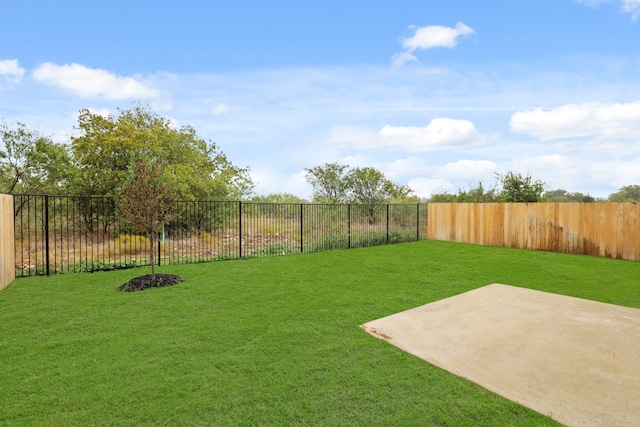 view of yard with a patio