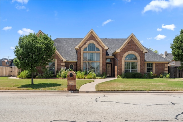 view of front of house with a front lawn