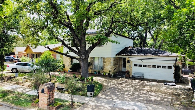 view of front property featuring a garage