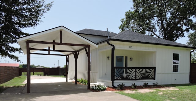 view of front facade featuring a carport and covered porch