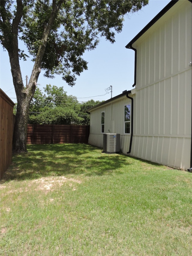 view of yard with central AC