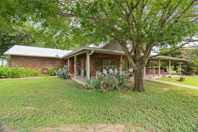 view of front of house with a front yard