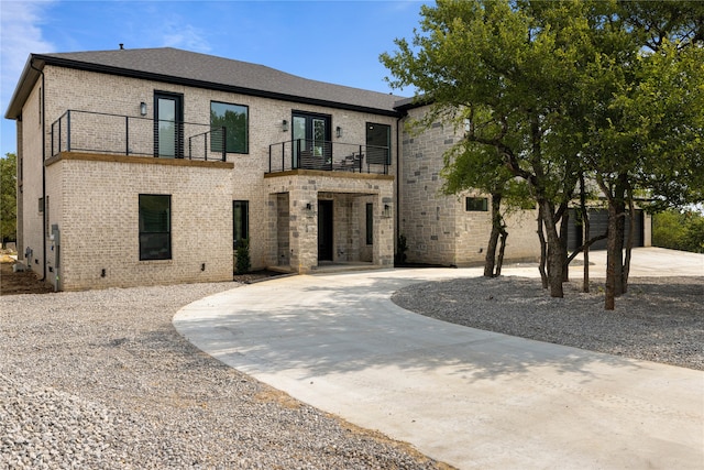 view of front of home featuring a balcony