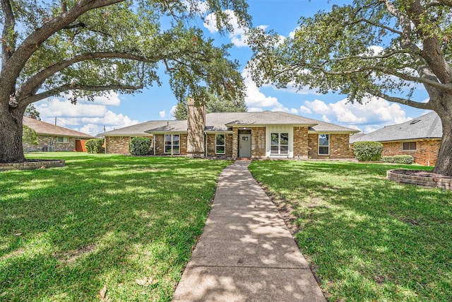 ranch-style house featuring a front lawn