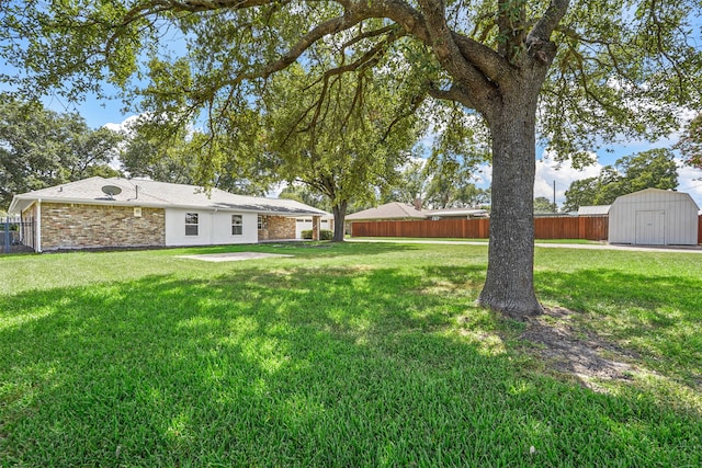 view of yard featuring a storage unit