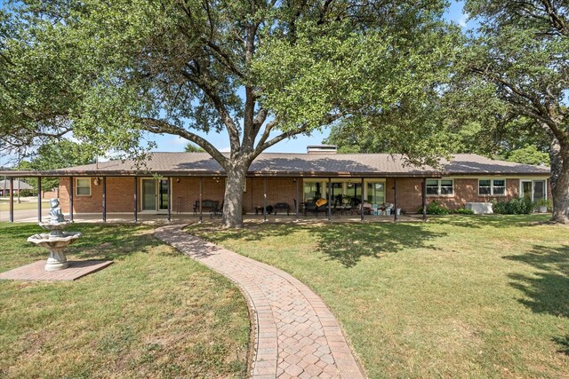 ranch-style house featuring a front yard