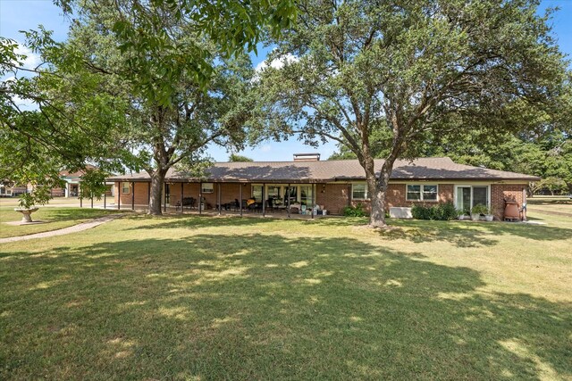 ranch-style home with a front yard